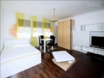 - Apartment mit Balkon