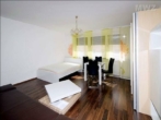 - Apartment mit Balkon