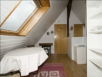 - Möbliertes Apartment – im Dachgeschoss
